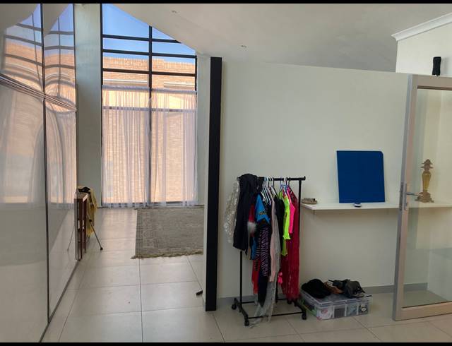 101M² OFFICE TO LET IN LONEHILL